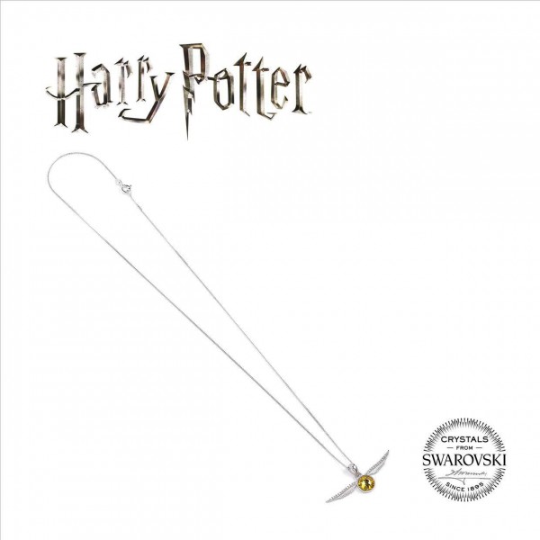 Zu Harry Potter kommt diese stylische Kette (versilbert) mit Anhänger aus Sterlingsilber inklusive echten Swarovski Kristallen. Die Kette ist ca. 45 cm lang, der Anhänger 1,5 x 1,5 cm groß.