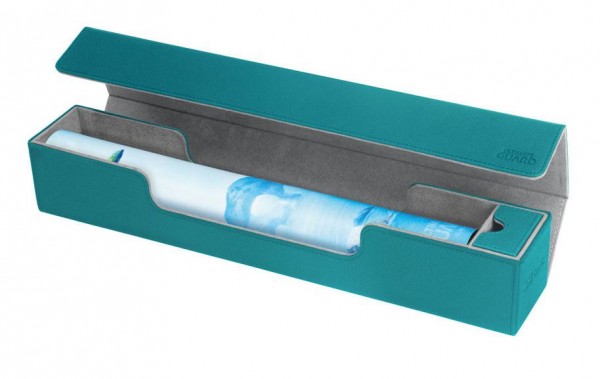 Besonders hochwertige Transport- und Aufbewahrungsbox für Spielmatten mit XenoSkin™-Oberfläche, Magnetverschluß und Zubehörfach. Der Premium-Schutz für Ihre Play-Mat!- Innovative XenoSkin™-Oberfläche mit Anti-Rutsch-Textur- Innenseite aus hochwertigem Mik